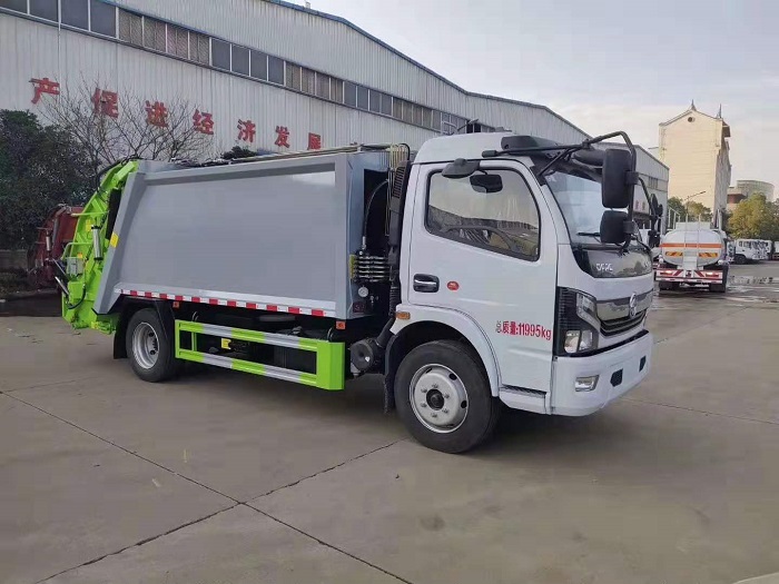 武威东风多利卡K7国六8立方米后装压缩式垃圾车